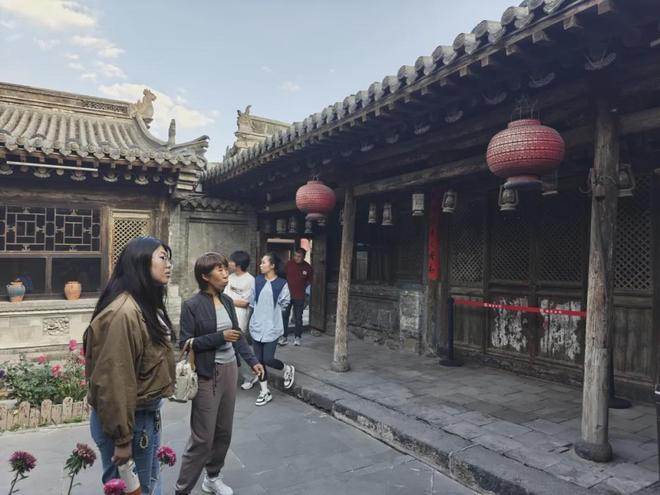 长声名远扬！其中一位说：“见义勇为者请进来关说词讼者滚出去”…麻将胡了2试玩网站大同有处“新生”的“县长大院”因两位民国县(图6)