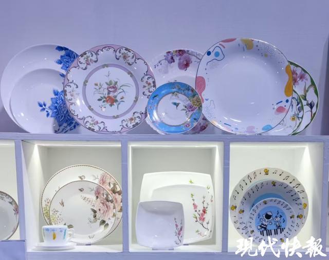 ！淮安好物凭“版权”闯世界麻将胡了2试玩冰箱贴亮晶瓷(图3)