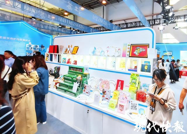 ！淮安好物凭“版权”闯世界麻将胡了2试玩冰箱贴亮晶瓷(图2)